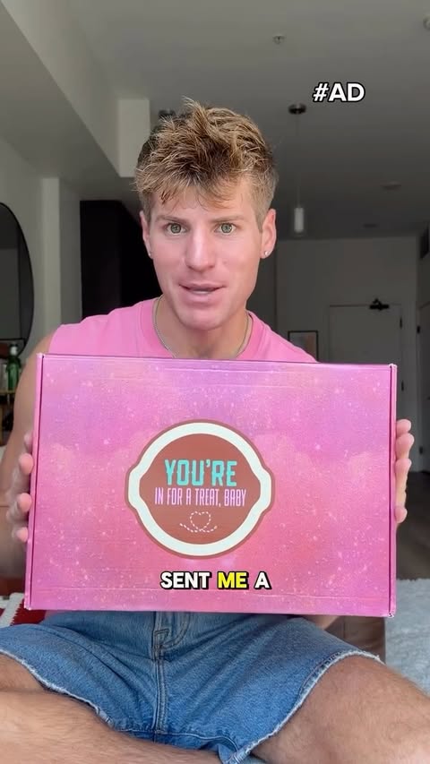 Instagram post by @louislevanti for Candy Crush Saga. Caption reads: @candycrushsaga sent me a MYSTERY BOX and I [...].