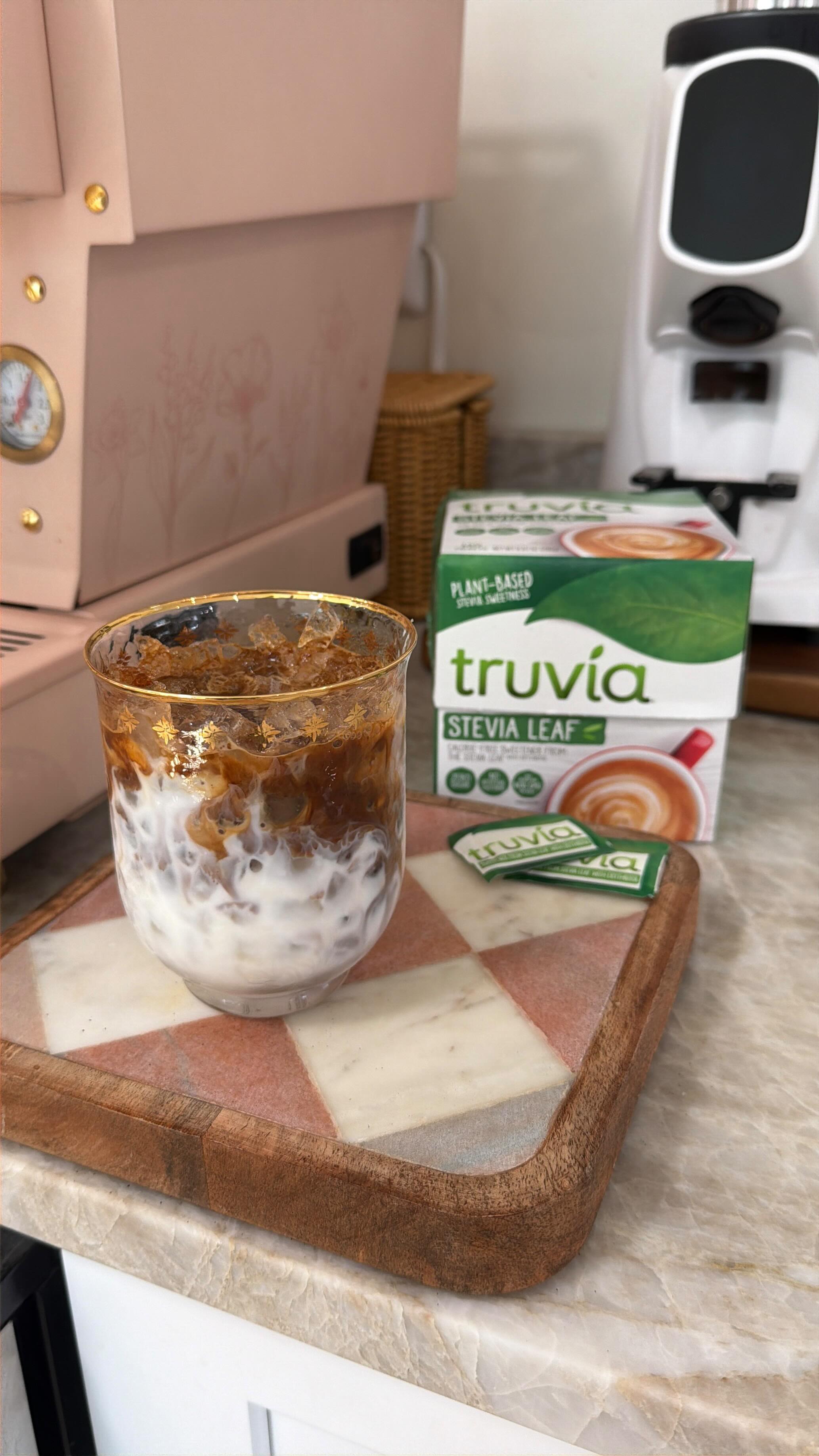 Instagram post by @_alexmojica for Truvia. Caption reads: #ad #truviapartner
Skinny Cinnamon Dolce Latte On....