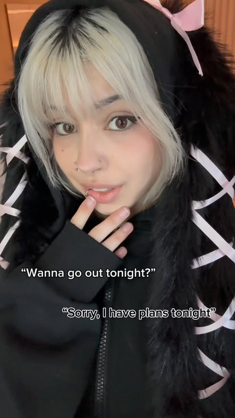 Instagram post by @daihanabalieiro for Tipsy Chat. Caption reads: [...] to live in my own world :3 Download....