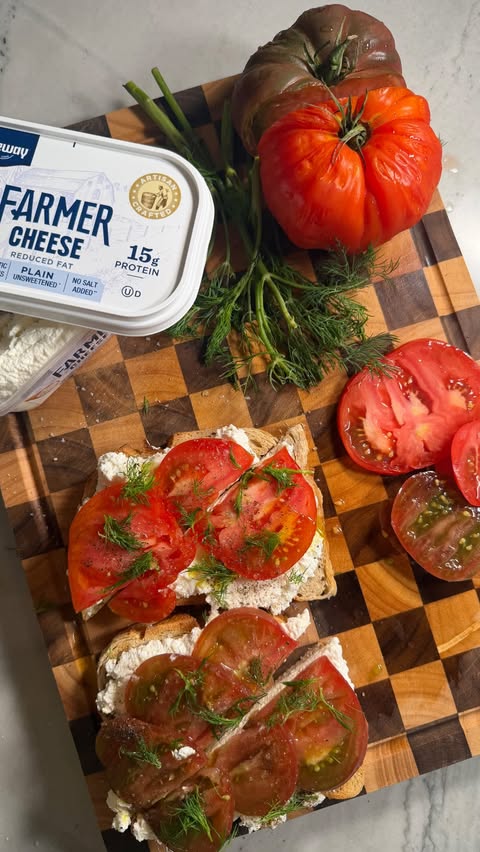 Instagram post by @easyeatsdietitian for Lifeway Foods. Caption reads: My go to lunch for the last week because tomatoes....