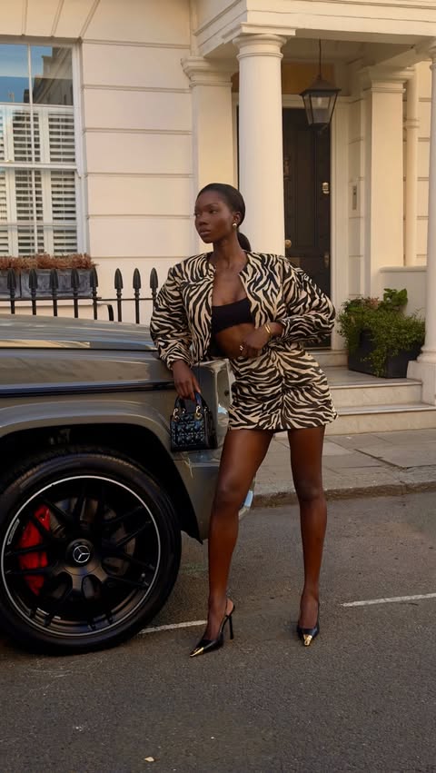 Instagram post by @sialuxe_ for River Island. Caption reads: [...] & bold prints #ad Full outfit set:....