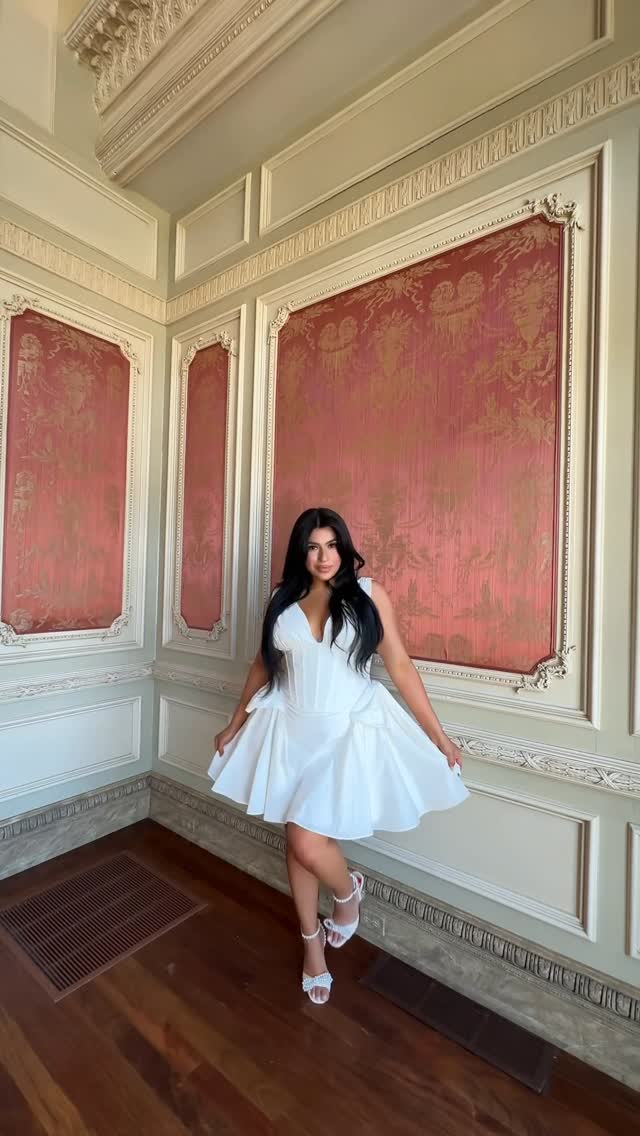 Instagram post by @evelynjuarezofficial for Static Nails. Caption reads: 78 million dollar mansion party in Dallas Tx....