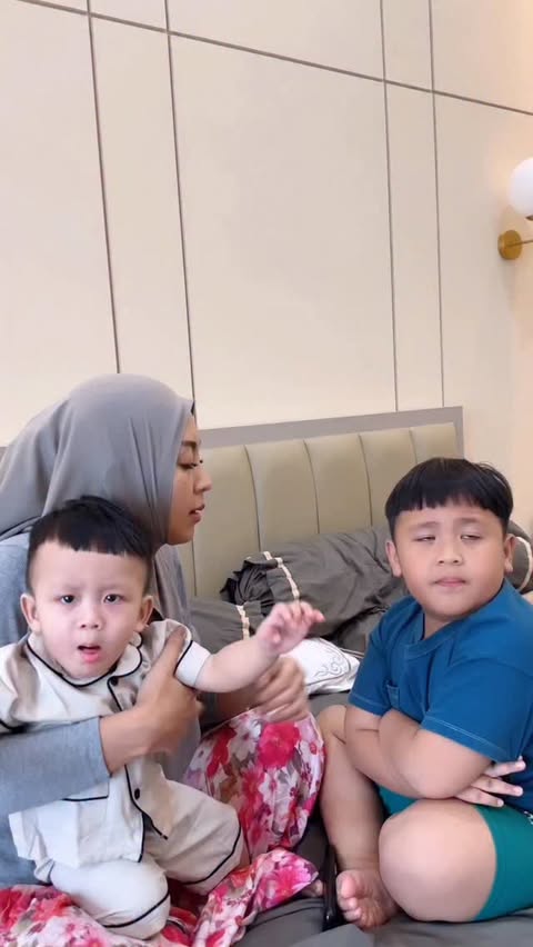 Instagram post by @williamlomban for Sugarbaby Indonesia. Caption reads: Rasanya seneng banget kalo ngeliat willi mau....