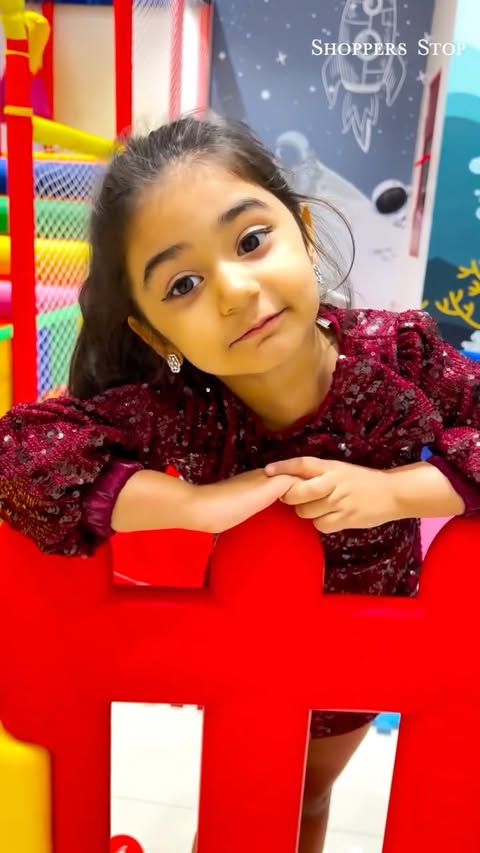 Instagram post by @nidhi_m_kiran_official for Shoppers Stop. Caption reads: [...] on!😍
.
.
.
.
.
@shoppers_stop 
The Shoppers....