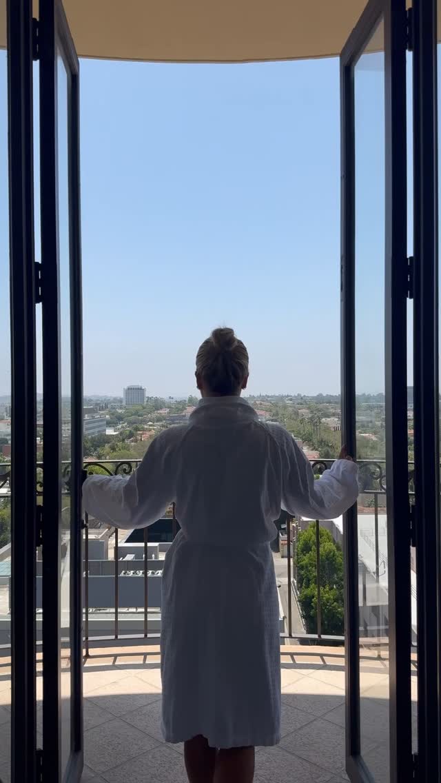 Instagram post by @haileewilkes for Dots for Spots. Caption reads: [...] ultimate travel hack for clear skin....