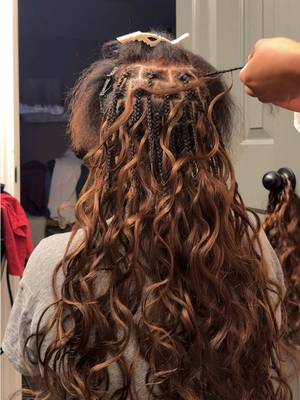 TikTok post by @kelssopretty for OQHAIR. Caption reads: [...] #kelapocalypse #miracleknots @OQHAIR.