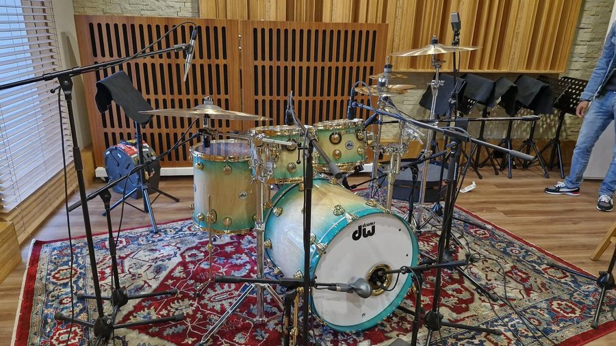 Instagram post by @sabusatsha for EVANS Drumheads. Caption reads: [...] she looks! @dwdrums @sabiancymbals....