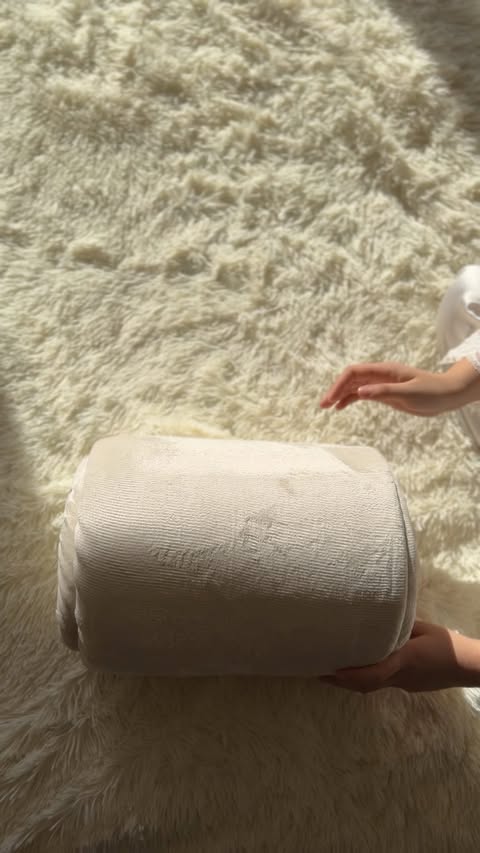 Instagram post by @parv_stylee for Bedsure Home. Caption reads: Wrapped myself in the softest sherpa fleece and....