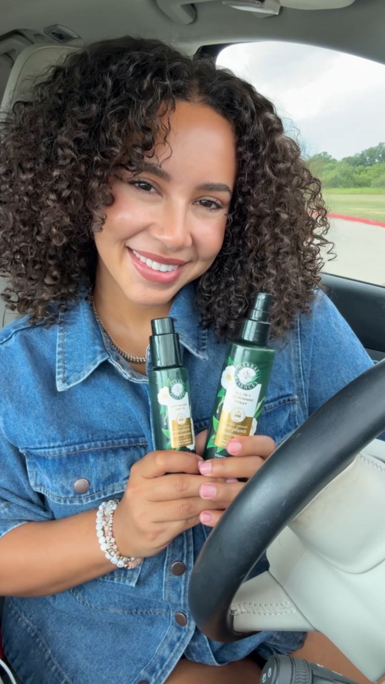 Instagram post by @julisimmons_ for Herbal Essences. Caption reads: Are you team refresh or team full wash when your....