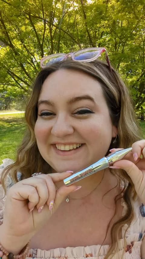 Instagram post by @fergiefindz for Benefit Cosmetics. Caption reads: [...] on your brows? @benefitclubpinkus....