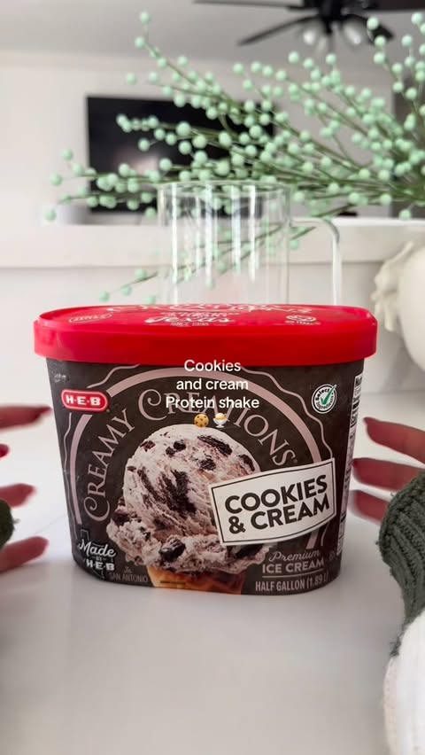 Instagram post by @ets_.nene for Slate Milk. Caption reads: [...] #dessert #icecream #cookiesandcream....