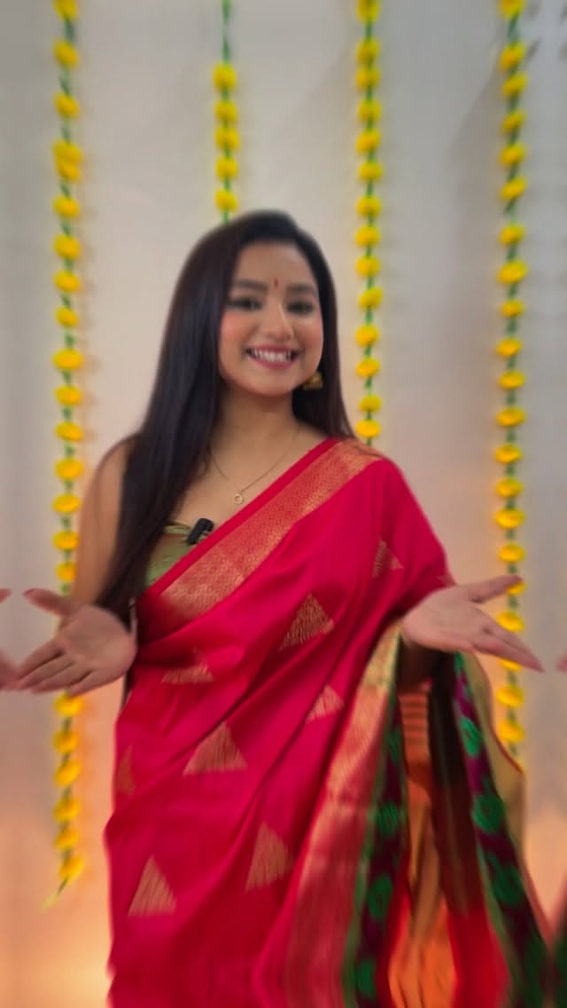 Instagram post by @durbadey14 for Gillette Venus. Caption reads: Title - 5 Pujo hacks you didn’t know you needed....