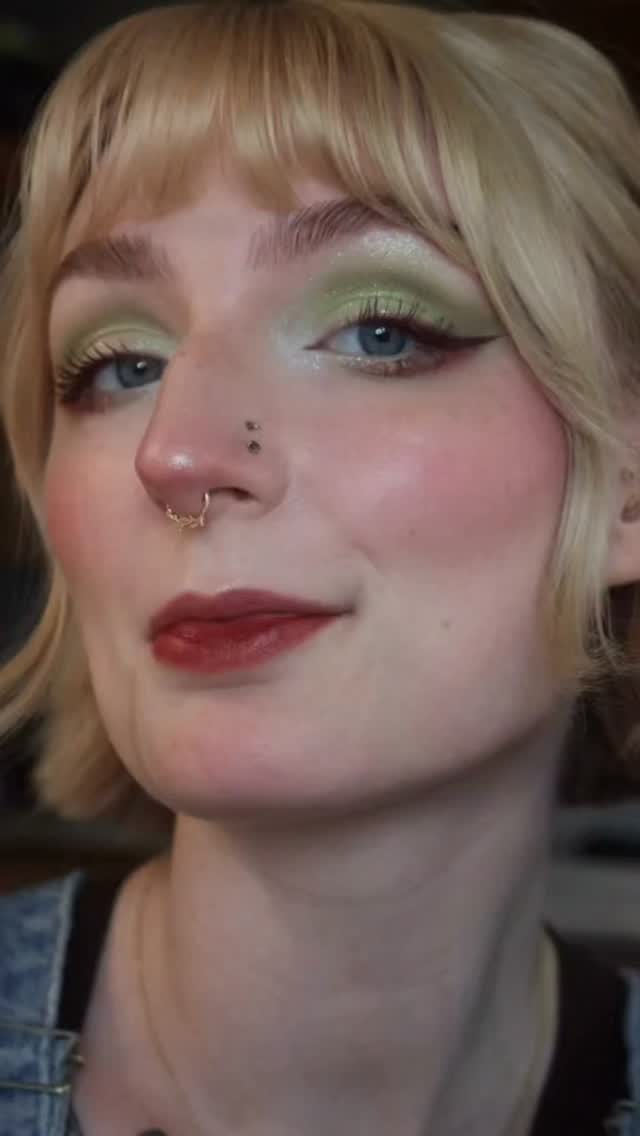 Instagram post by @jessicacdoesmakeup for about-face beauty. Caption reads: [...] and burgundy lewks 🍷🌿 products:....