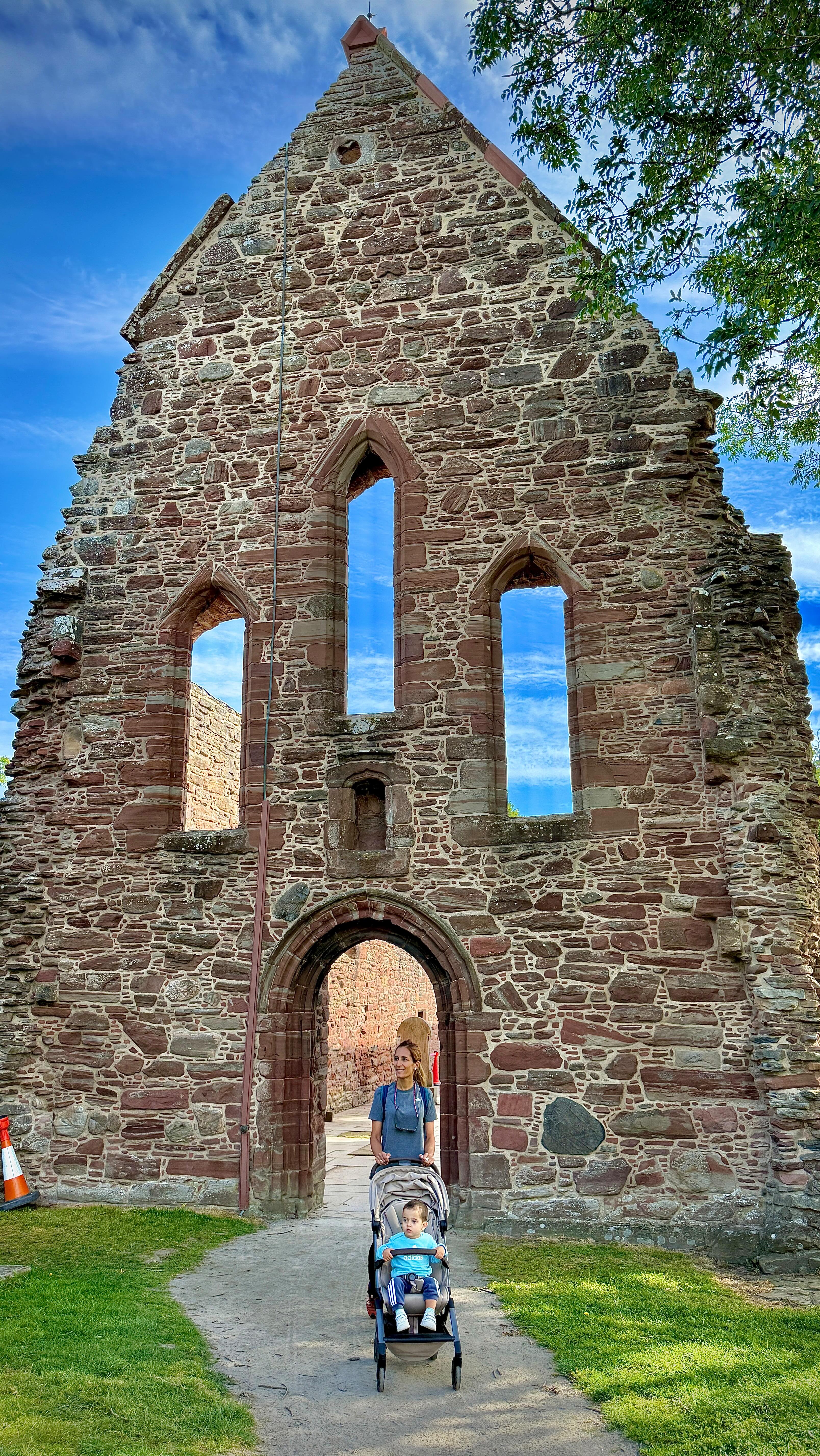Instagram post by @viajeconpablo for Joolz. Caption reads: 📍 Salamanca

👶🏻 Acabamos de recibir en casa el....