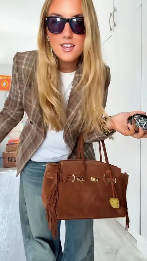 Instagram post by @ericabarryy for Diptyque. Caption reads: [...] bag - @happythings_hh scent - @diptyque....