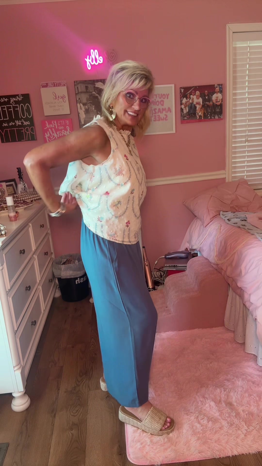 TikTok post by @colesmom21 for Uaneo. Caption reads: [...] #tiktokshopfashion #linen #uaneo @Uaneo.