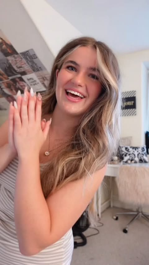 Instagram post by @claudiacampbelllll for Valentino. Caption reads: [...] I love y’all!! #pr #unboxing #brands....