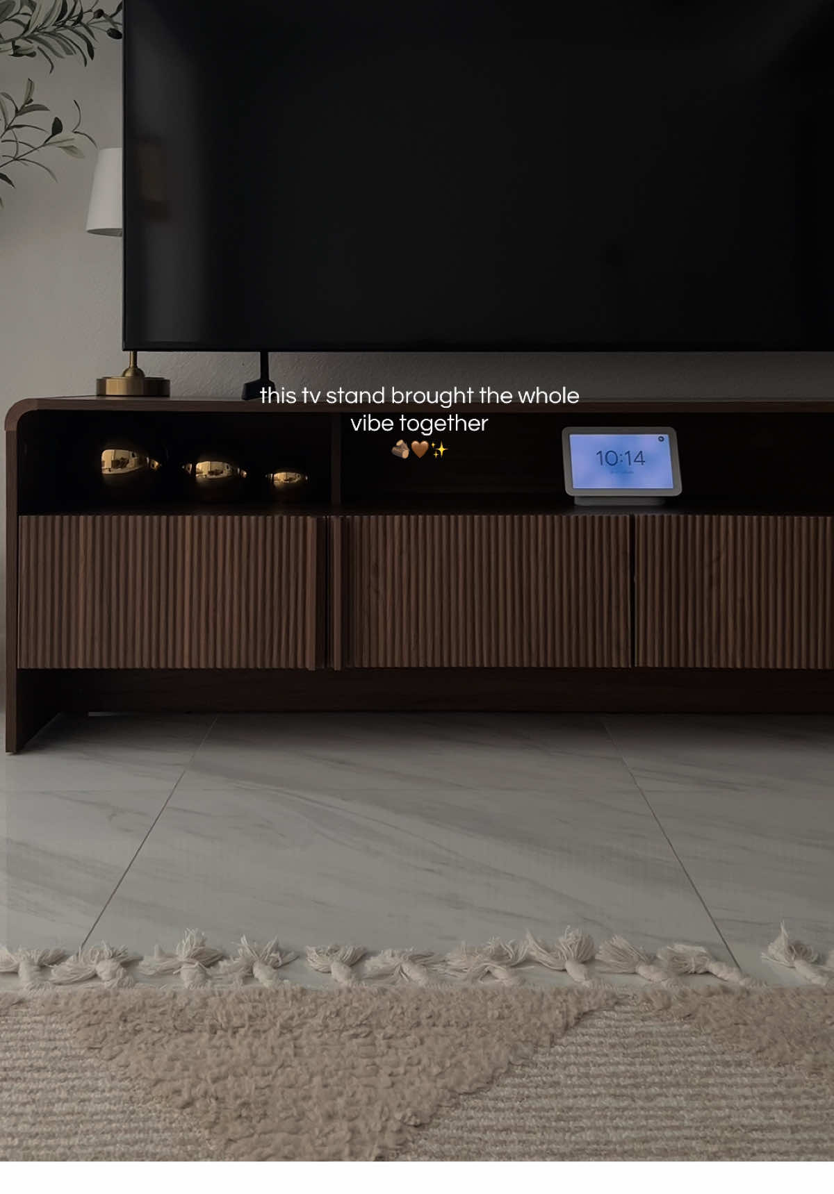 TikTok post by @miiufinds for Amerlife. Caption reads: [...] BIG difference ✨🪵📺 ITS GORGEOUS ✨....