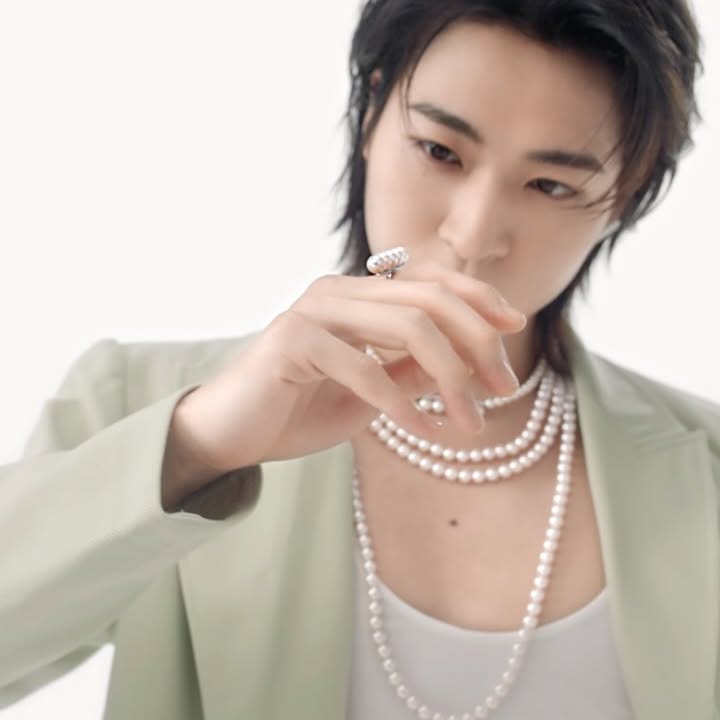 Instagram post by @santazanduo311 for TASAKI. Caption reads: 🖐🏻✌🏻🫶🏻 @tasaki_intl 
#520 #tasaki.