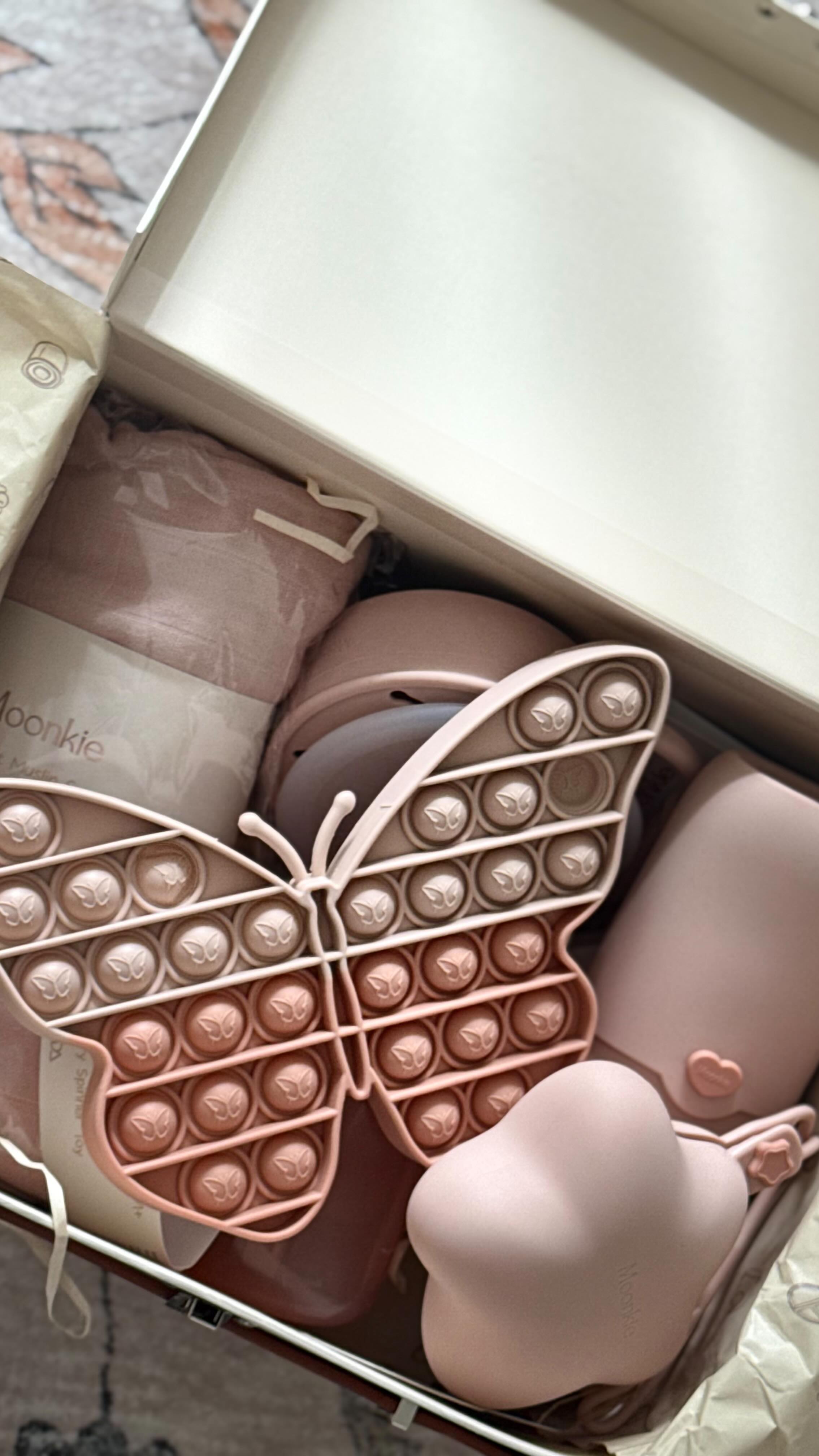 Instagram post by @_bymamaish__ for Moonkie. Caption reads: [...] the most favorite Travel box from....