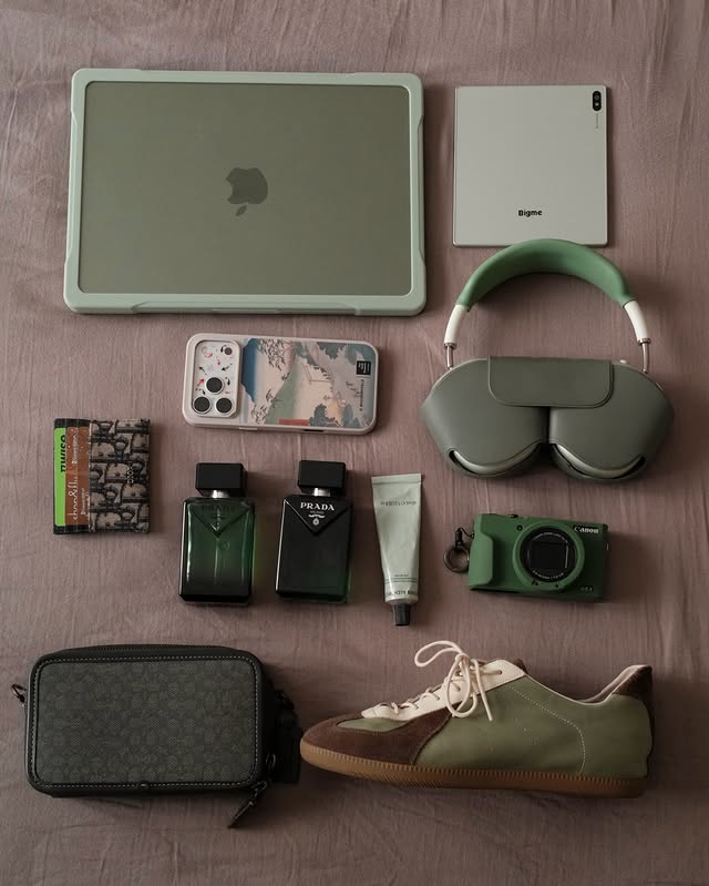 Instagram post by @efekanerg for Grown Alchemist. Caption reads: essentials #essentials #aesthetic....