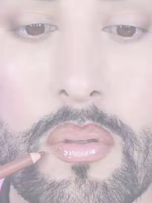 TikTok post by @robertwelshmua for MUA Cosmetics Maroc. Caption reads: Lining your lips a bit extra is fine, but....