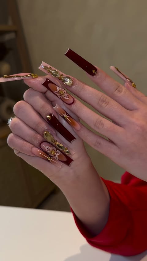 Instagram post by @nailsbysarahii__ for Bluestreak Crystals. Caption reads: Thanksgiving ready ✨🤎 

@bluestreakcrystals Code:....