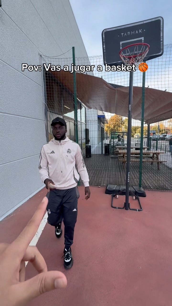 Instagram post by @byansuu for Herboxa. Caption reads: Vas a jugar a basket #herboxa.