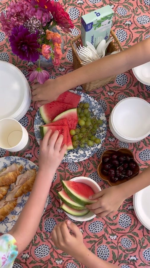 Instagram post by @houseintheheights for Repurpose. Caption reads: [...] simple is a must. 
Using products by....