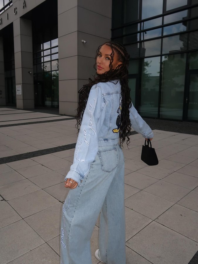 Instagram post by @iamcarriekirsten for KARL LAGERFELD. Caption reads: Disney kolekci od KARL LAGERFELD najdete právě teď....