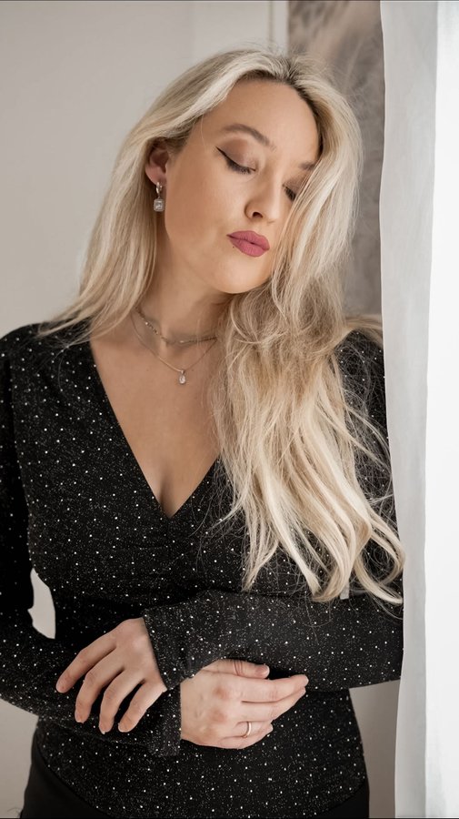 Instagram post by @valerie_s_secret for PAUL VALENTINE. Caption reads: Ad | END OF THE YEAR SALE 
bei @paulvalentine....