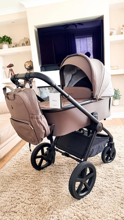 Instagram post by @ada_arthur_and_mummy for Venicci. Caption reads: [...] our new Upline 2 travel system from....
