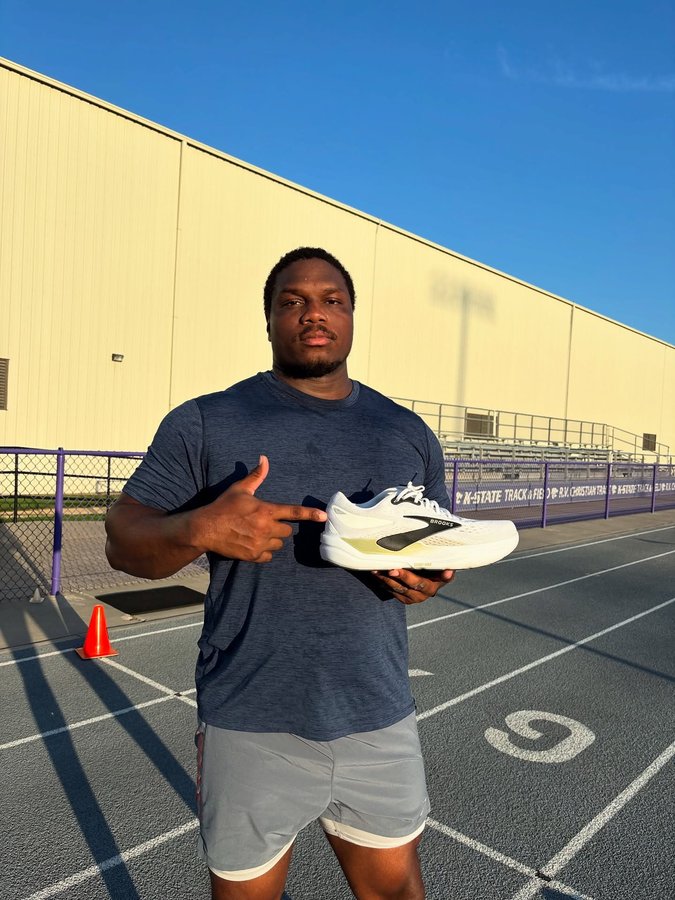 Instagram post by @gmoore.j for 98Strong. Caption reads: [...] to crush it 💥👟 

@brooksrunning @98strong_....