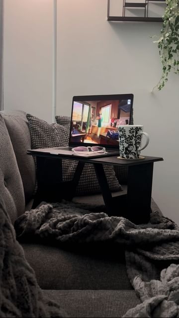 Instagram post by @urgenatomy for FansDreams. Caption reads: [...] the comfort of home. 😊📚

Thanks to....