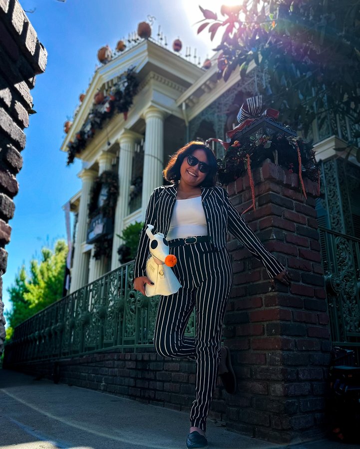 Instagram post by @thekatadventure for Unique Vintage. Caption reads: [...] and I’m feeling Jack-tastic in my....