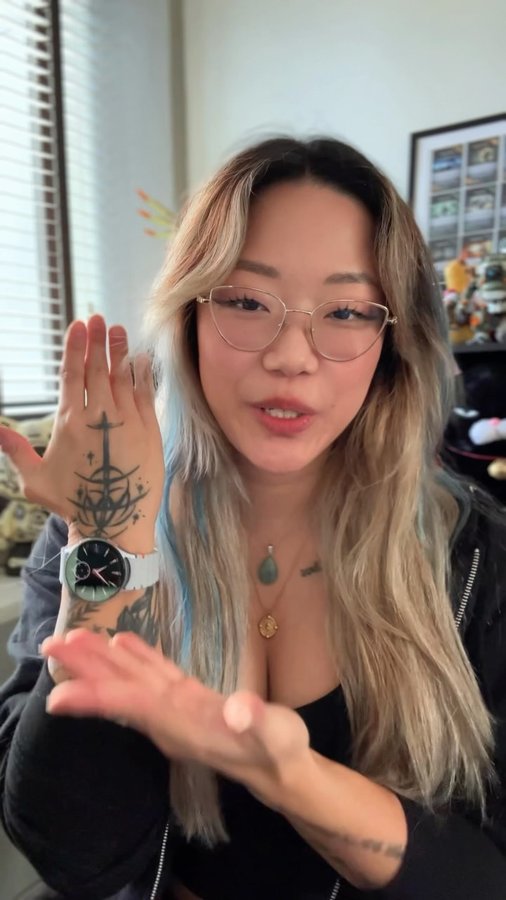 Instagram post by @parallaxstella.official for XSET. Caption reads: [...] a feel for my new normal! #GalaxyZFold6,....