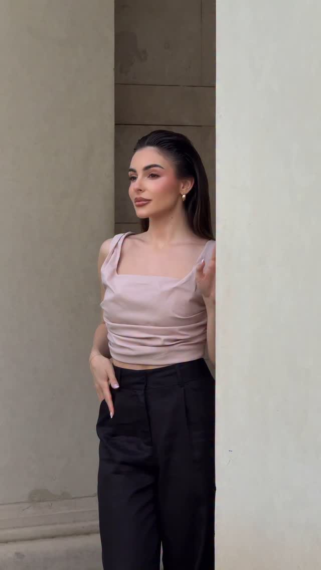 Instagram post by @ellinakrusheva for MOHITO. Caption reads: 🤍 @mohitofashion

 #ad #mohitowomen.