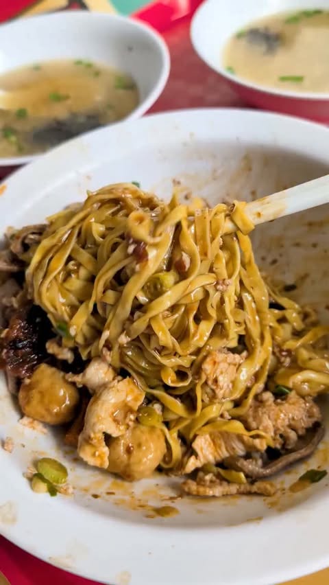 Instagram post by @sydneyfoodboy for VisitSingapore. Caption reads: [SINGAPORE SERIES] My THREE MUST TRY dishes in....