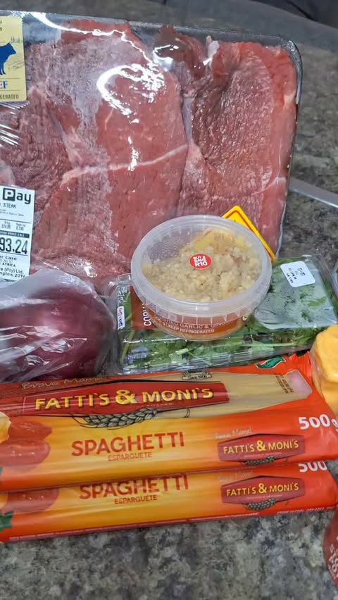 Instagram post by @bayathandwa_m for Brand Advisor. Caption reads: [...] Steak Pasta🍜❤️🎀 @fattis_and_monis....