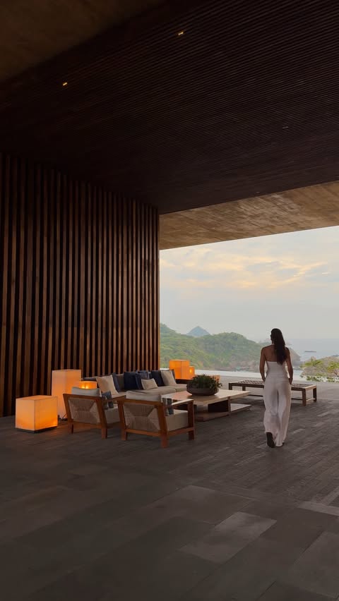 Instagram post by @elizabethxnoelle for Four Seasons. Caption reads: this hotel left me speechless. Four Seasons....