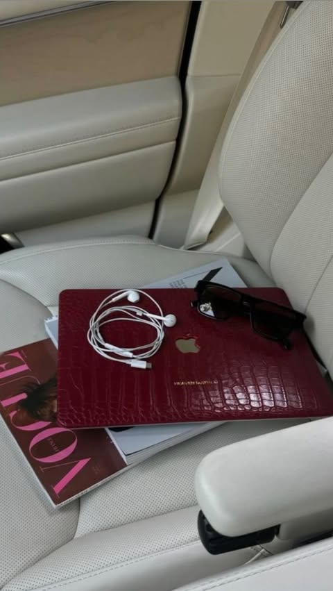 Instagram post by @nina_jgerenaia for OTTOCAST. Caption reads: [...] which one to connect,before using....