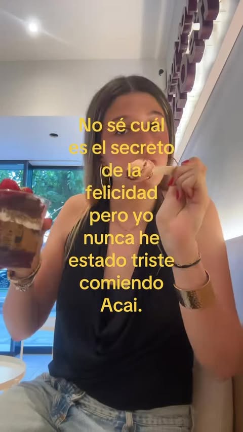 Instagram post by @chloe.lastra for OAKBERRY. Caption reads: Que rico. @oakberryes publi*.