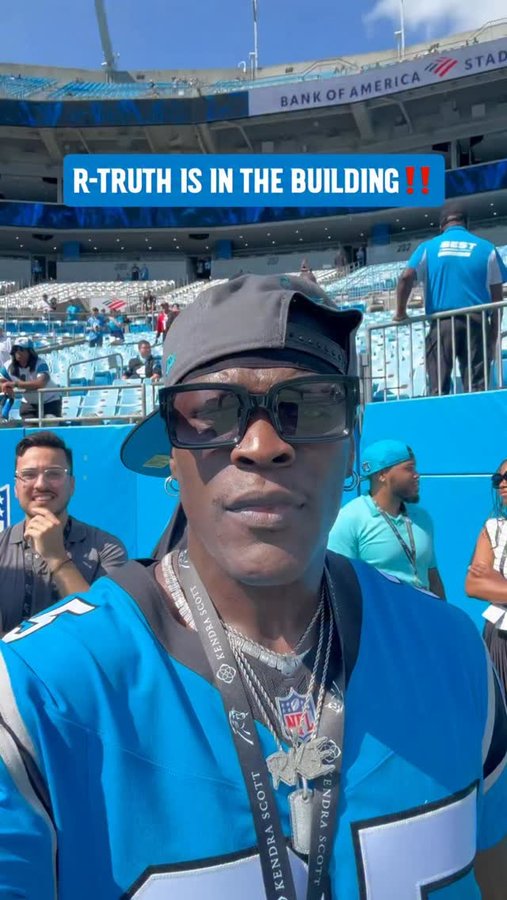 Instagram post by @sirpurr for Kendrascott. Caption reads: What's up @ronkillings1.