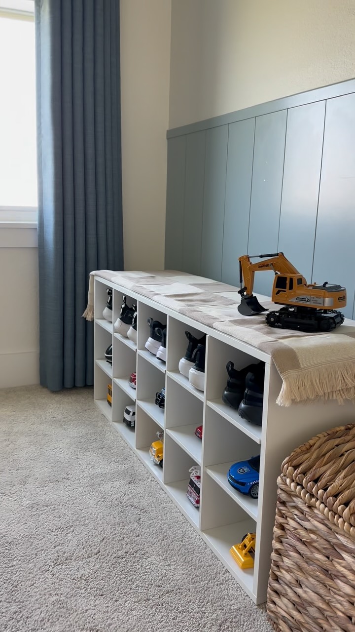 Instagram post by @thesouthhousetexas for SONGMICS HOME. Caption reads: Neutral 👏 AND affordable 👏 storage!
Comment....