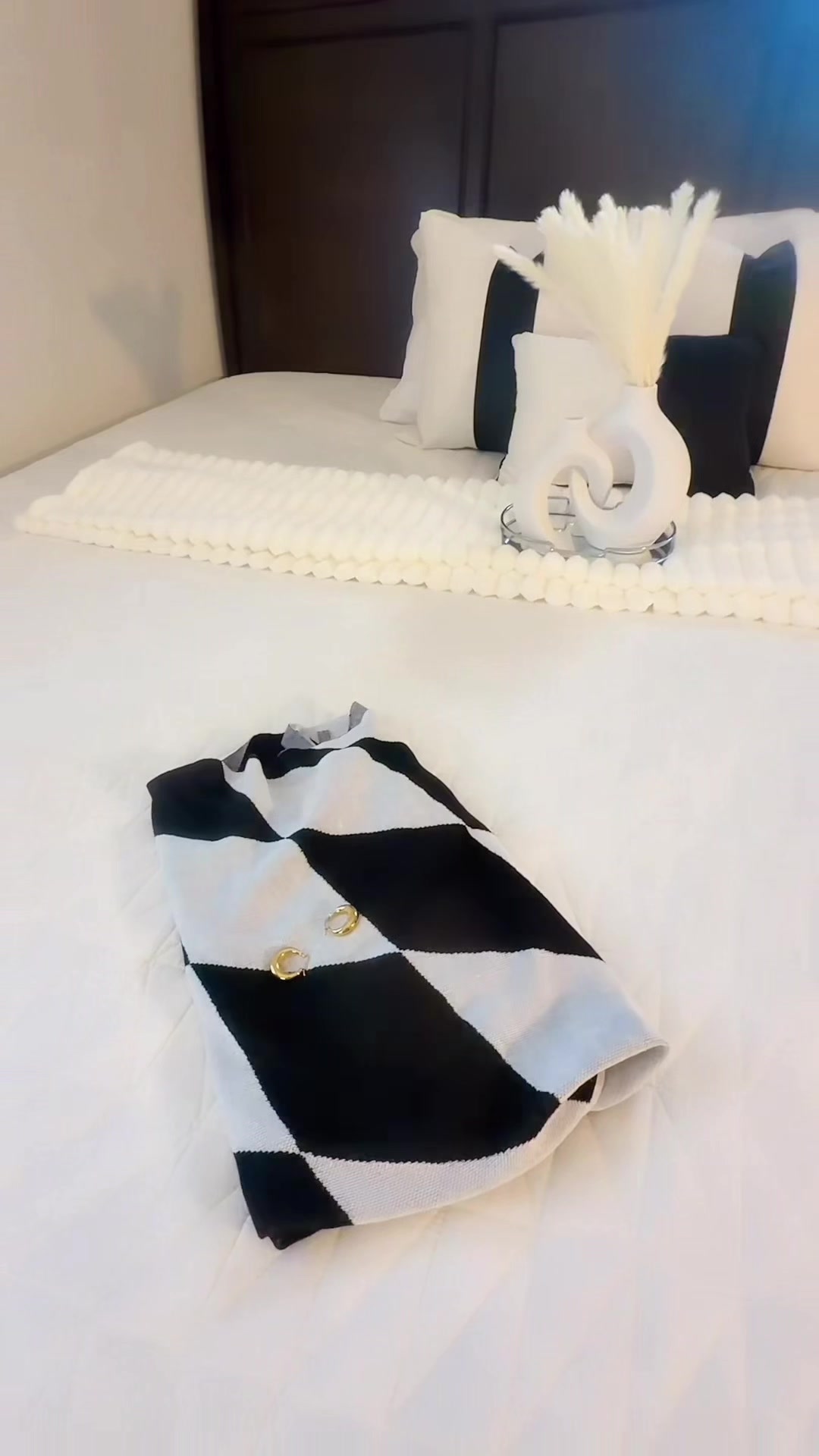 TikTok post by @sumi6857 for Intense Oud. Caption reads: [...] #useful #cologne Good Product ♡@Intense Oud .