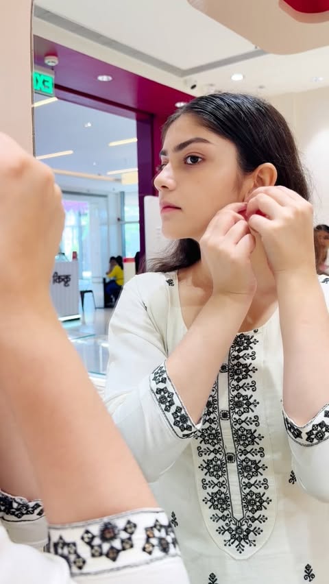 Instagram post by @aarnaas for Mia by Tanishq. Caption reads: [...] with the Sun Kissed Collection @miabytanishq....