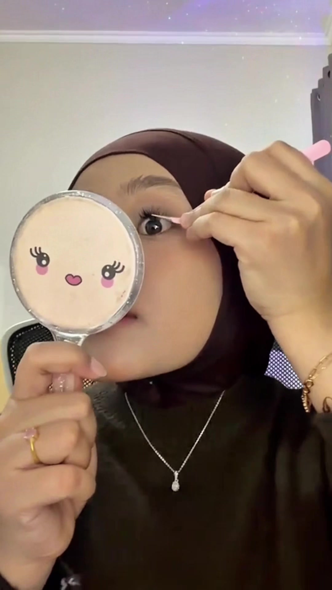 TikTok post by @yayanadilaofficial for MlenDiaryID. Caption reads: Bulu mata kecintaan aku 🥰❤️ @MlenDiaryID....