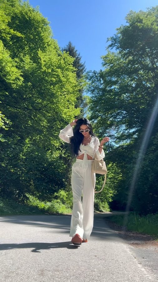 Instagram post by @ekama_outlet for Rough Radical. Caption reads: [...] 

#reklama #black #white #sport....