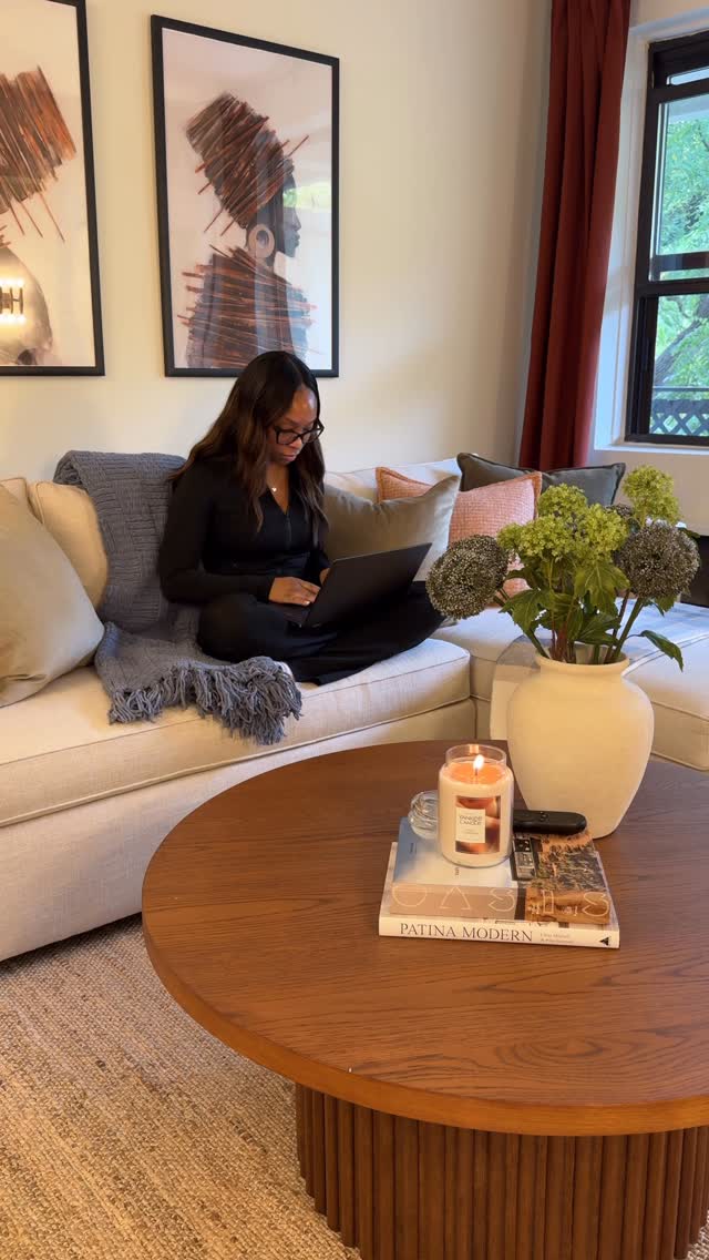 Instagram post by @kyramknox for Yankee Candle. Caption reads: My favorite city + my favorite season + my....