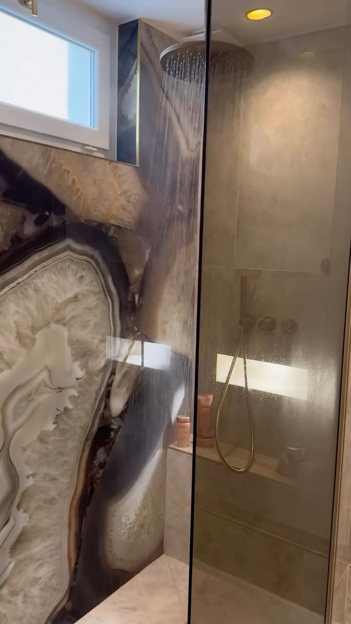 Instagram post by @esthersitbon for René Furterer. Caption reads: Faire un spa à mes cheveux c’est ma passion du....